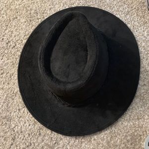 Wide brim hat